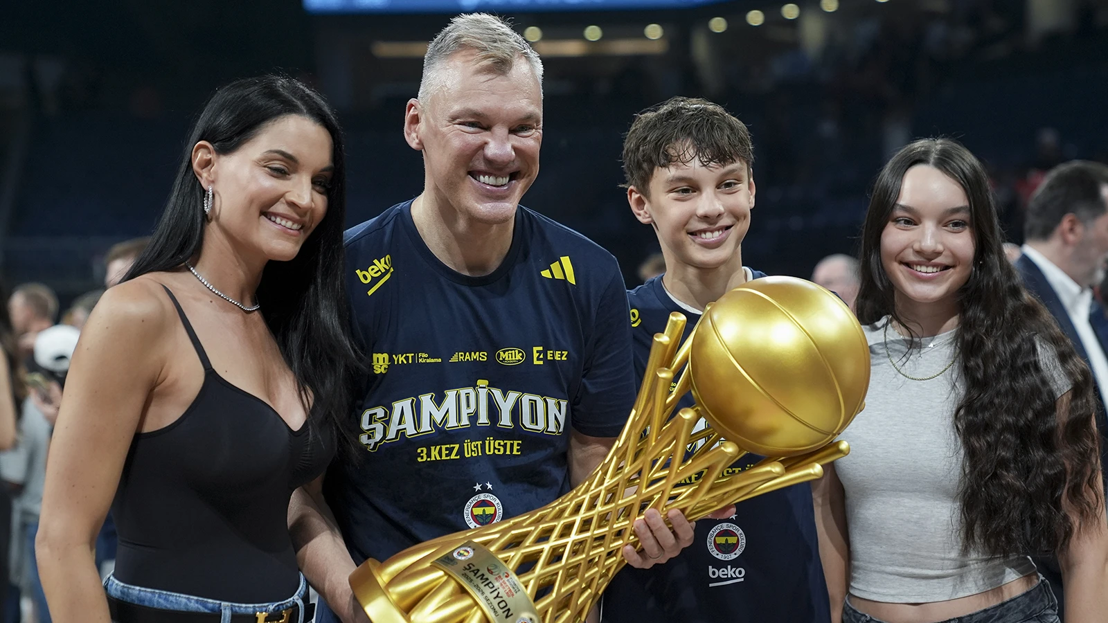 Fenerbahçe Beko Başantrenörü Sarunas Jasikevicius: "Şampiyon olduğumuz için çok mutluyuz, aynı zamanda çok yorgunuz"