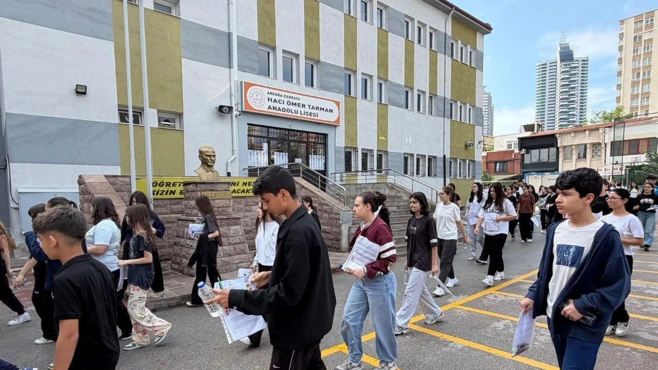 Heyecanla beklenen gün geldi! LGS ilk oturumu başladı