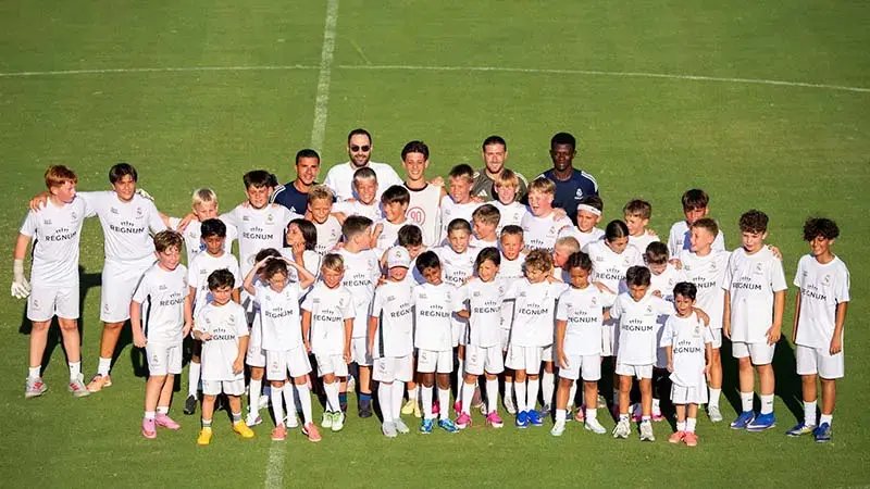 Arda Güler, minik futbolcularla bir araya geldi