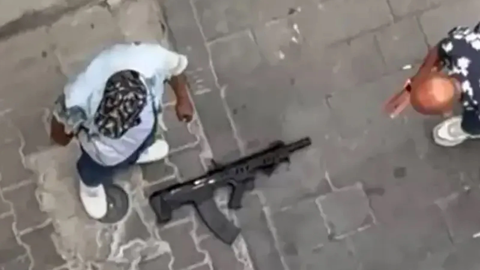 İzmir'de sokak ortasında maganda dehşeti: Kıskıvrak yakalandılar