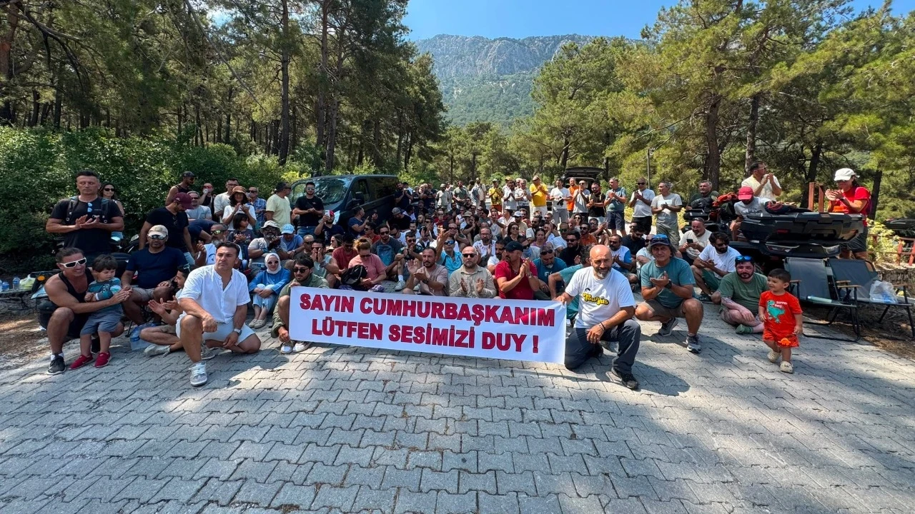 Ölüdeniz'de yamaç paraşütü pilotları uçuşları durdurdu