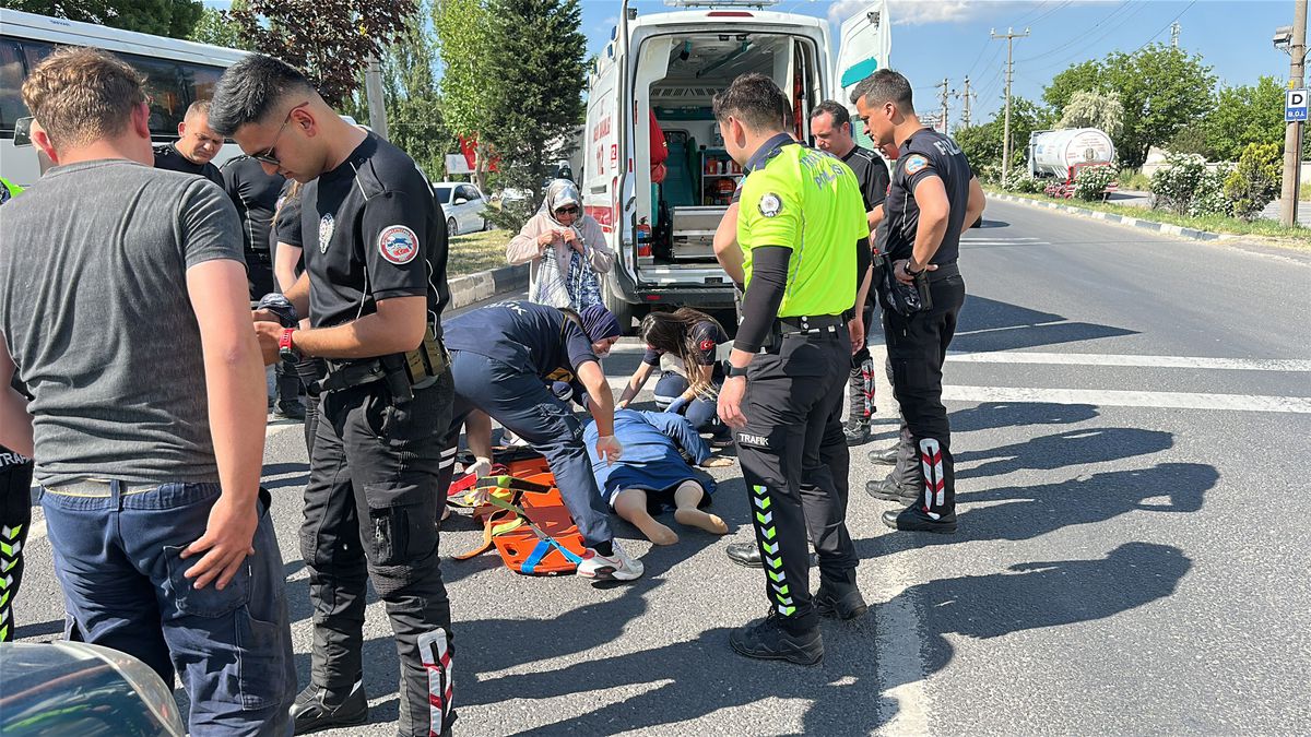 Kütahya'da Hafif Ticari Araç Çarptı: 1 Yaralı