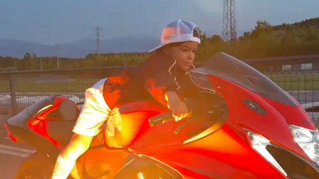 7 yaşındaki Zayn Sofuoğlu 450 beygirlik motosiklet kullandı