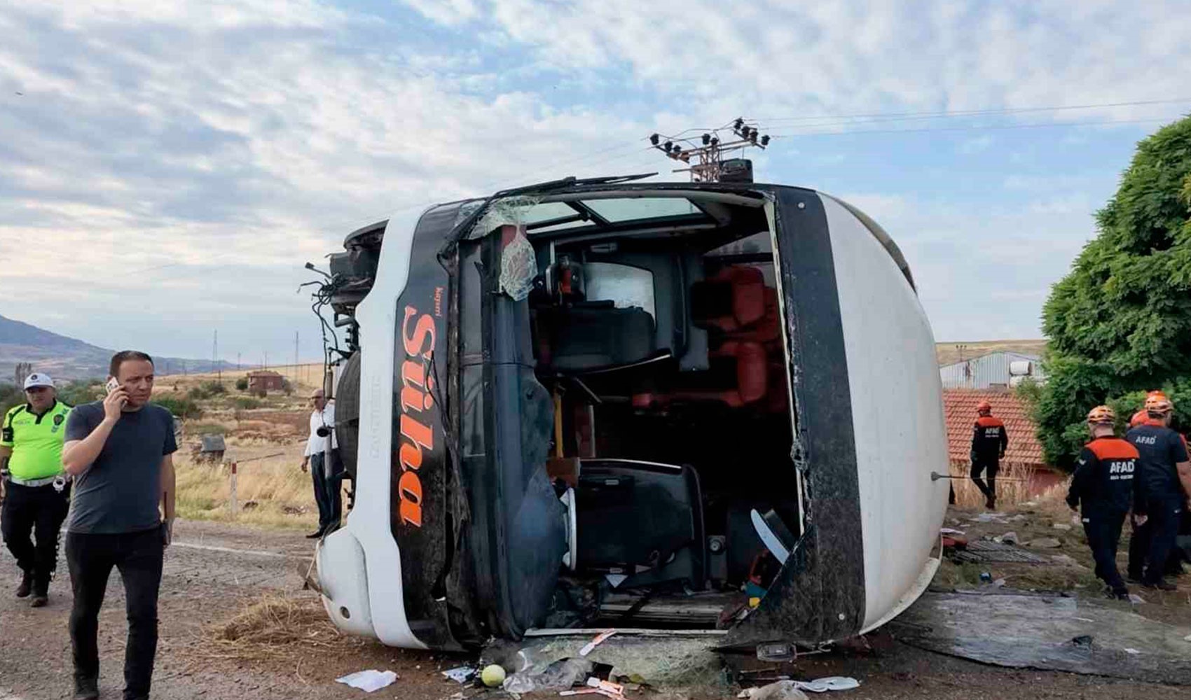 Son Dakika: Tekirdağ-Kayseri seferini yapan yolcu otobüsü devrildi! Çok sayıda yaralı var