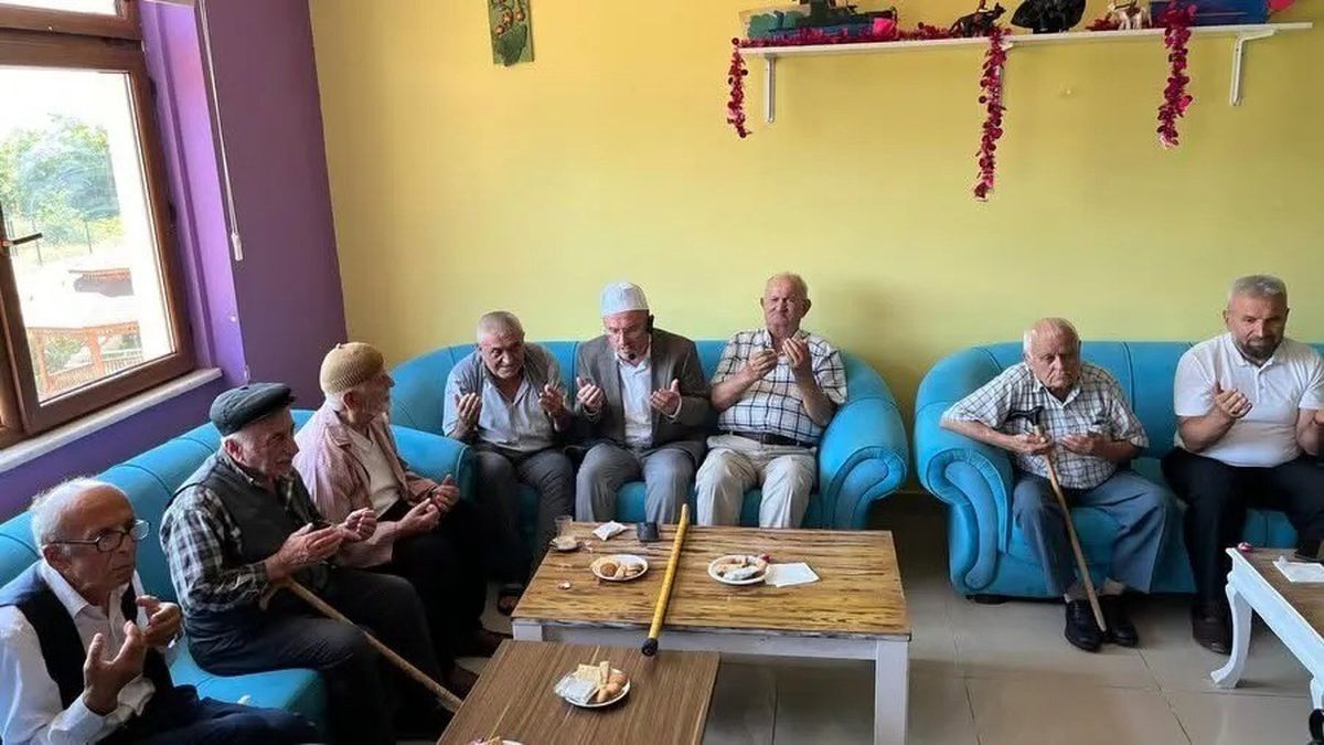 Sinop Huzurevi'nde Kur'an-ı Kerim ve İlahi Programı Düzenlendi