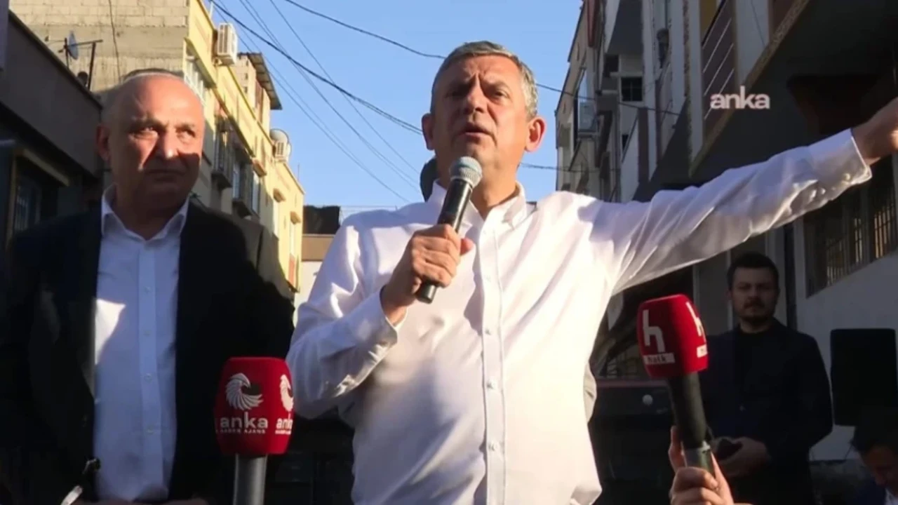 Özgür Özel'den kamyonet kasasında iktidar çıkışı... Çankaya Köşkü için dikkat çeken sözler