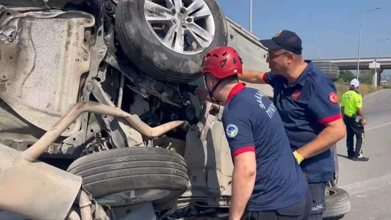 İtfaiyeden kaza yapan araca sakızlı müdahale