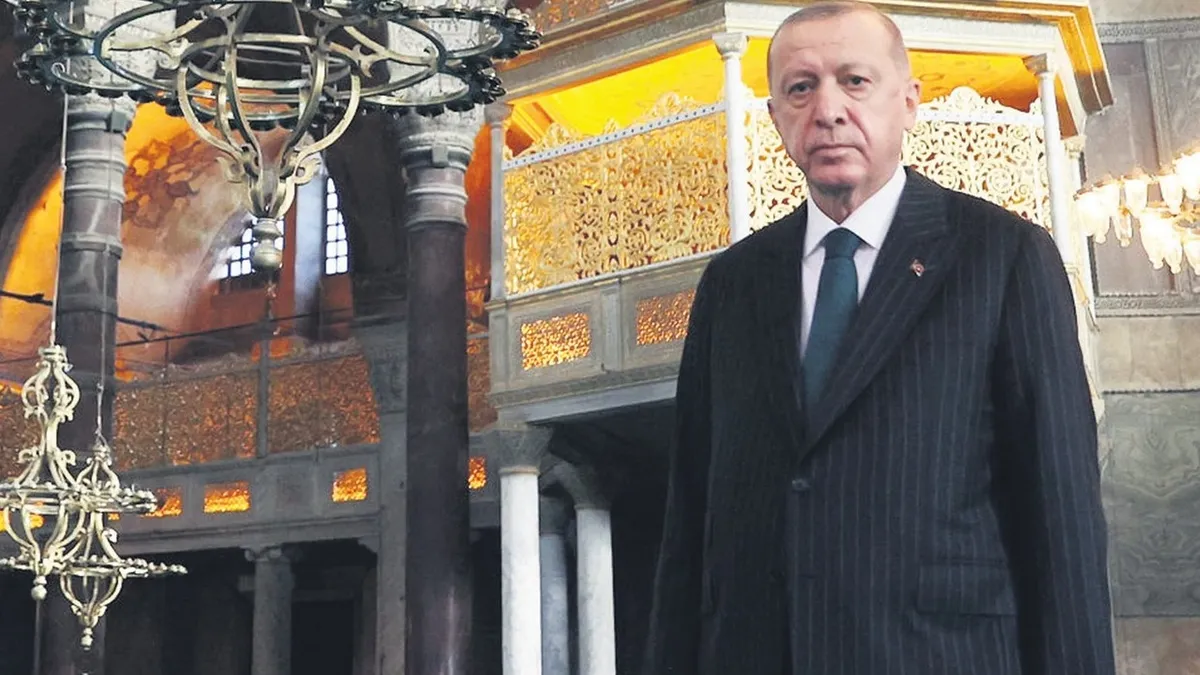 Ayasofya’nın açılışının 6. yıl dönümü: Tarihi 'Fethin Mührü' eseri raflarda! Başkan Erdoğan'dan takdim...