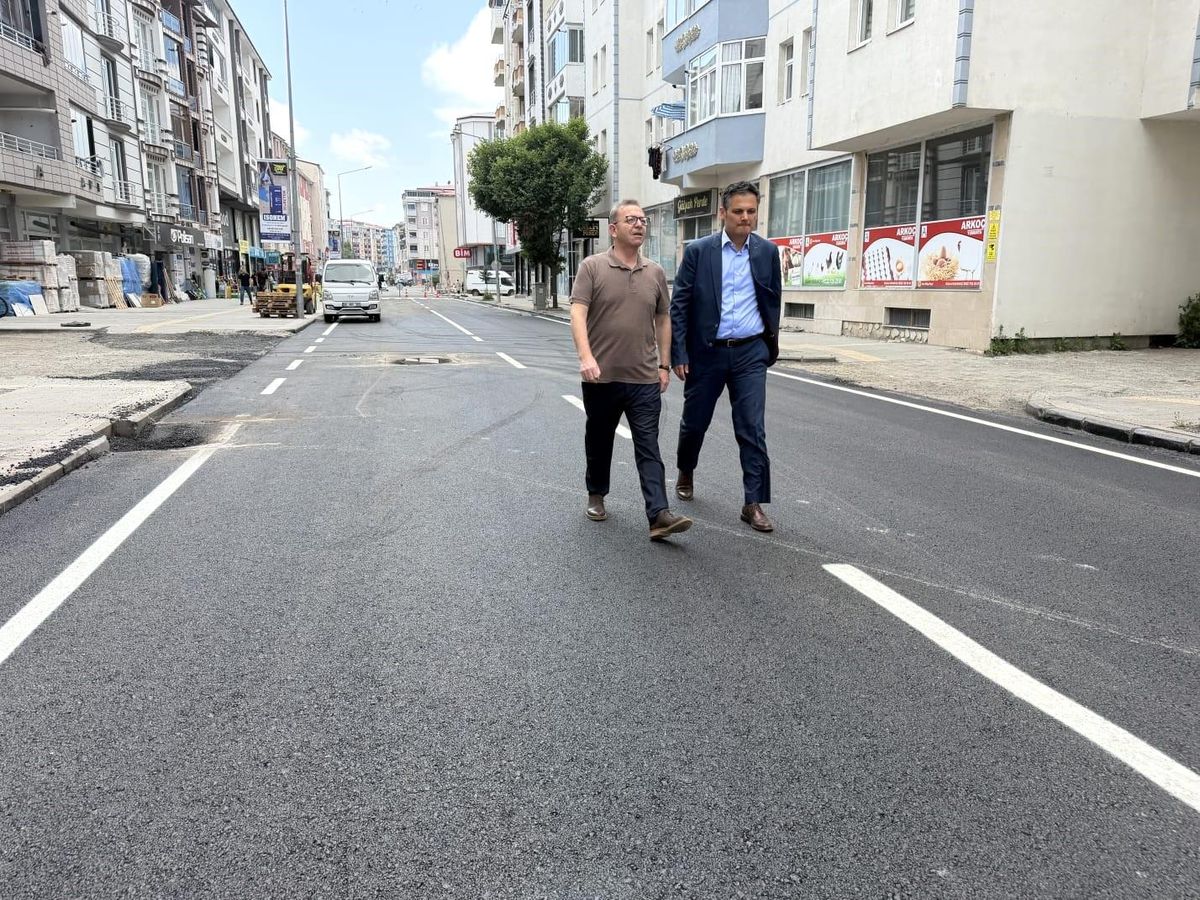 Vali Ziya Polat, Cumhuriyet Caddesi'ndeki yol çalışmalarını yerinde inceledi