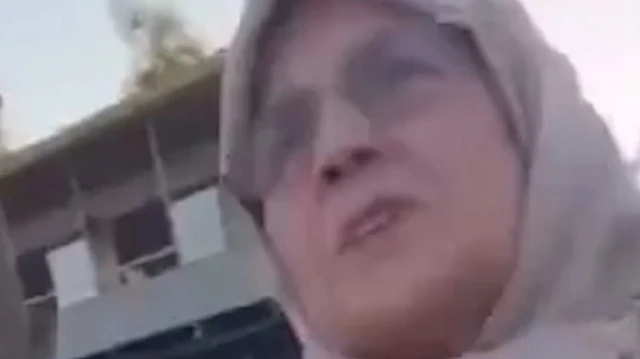 İzmir'de plajda tesettürlü anne ve kızına saldırı
