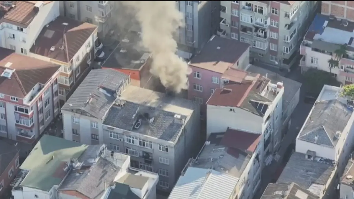 Annesinden para istedi, vermeyince evi ateşe verip kaçtı