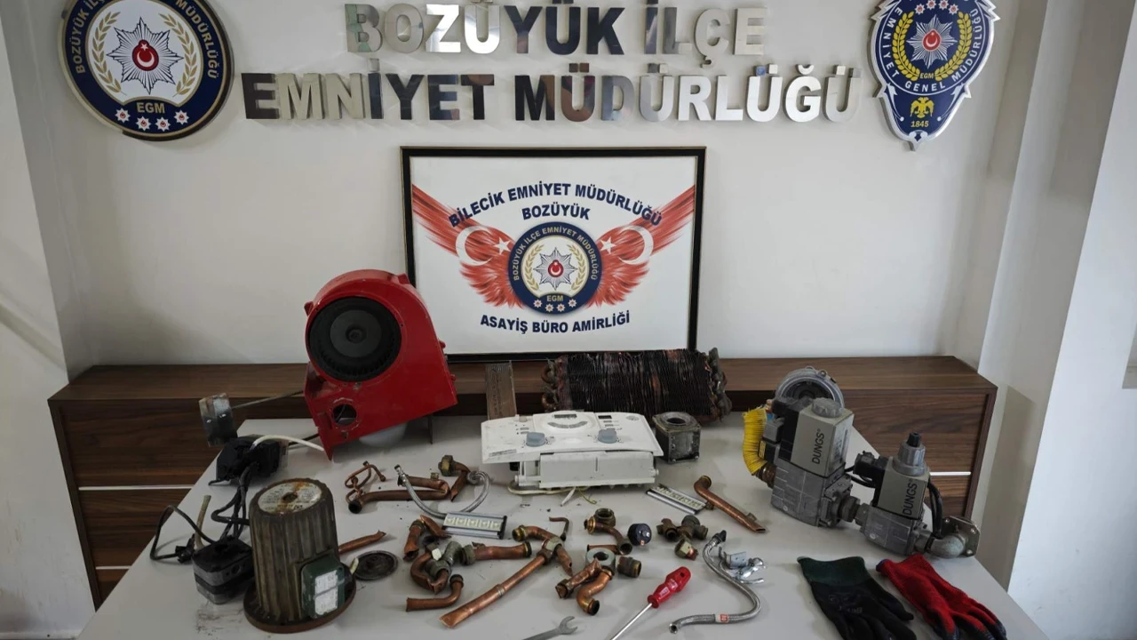 Bilecik'te okuldan hırsızlık yapan 2 şüpheli kaçamadan yakalandı