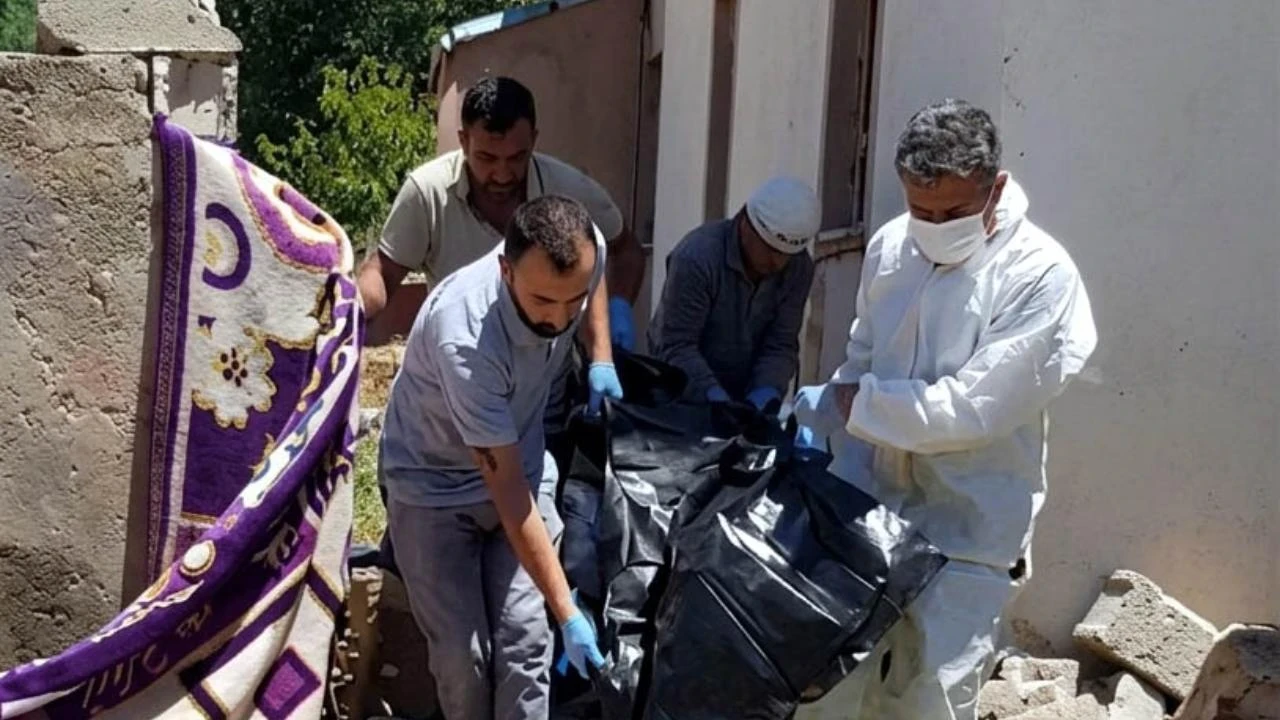 Elbistan'da kötü koku ihbarı: Ekipler cesetle karşılaştı
