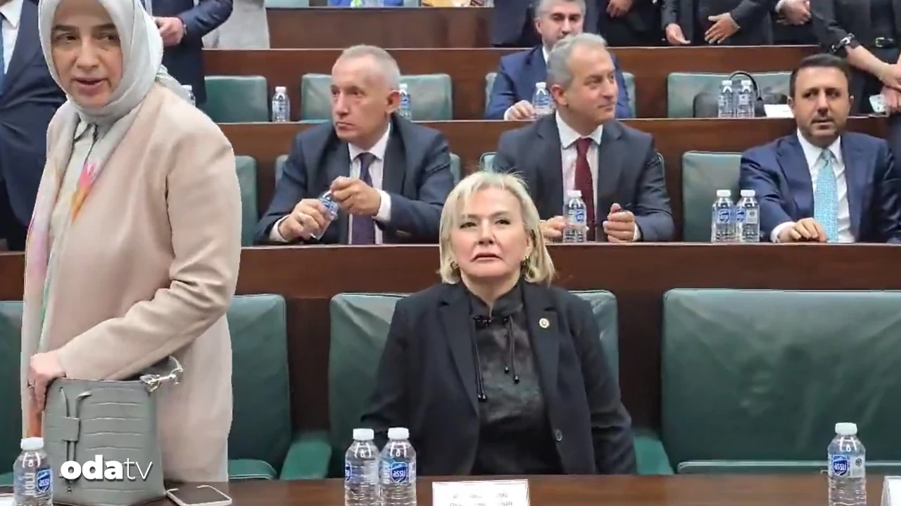 Bir haftadır ortada yoktu AKP toplantısından çıktı