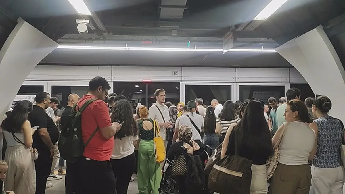 Yıldız-Mahmutbey Metro Hattı'nda arıza: Yolcular tünel içinde yürüdü
