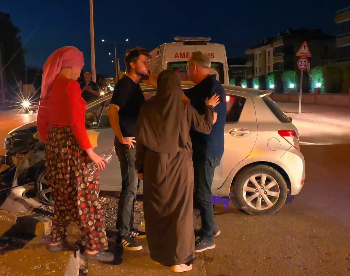 Bursa'da kazada yaralanan sürücüye ilk kontrolü doktor babası yaptı