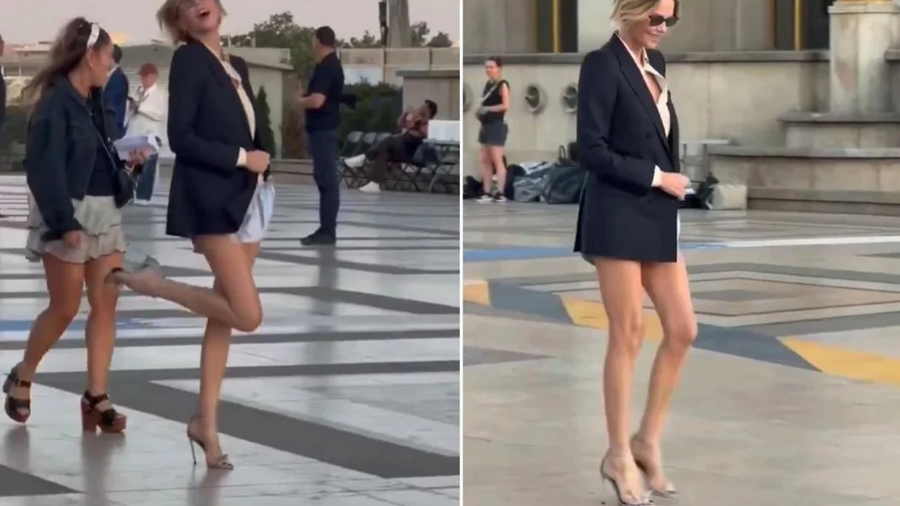 50 yaşındaki Charlize Theron'dan cesur mini şort kombini