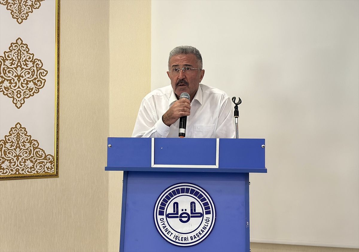 Kırşehir'de "Bir yetime aile olmak" paneli düzenlendi
