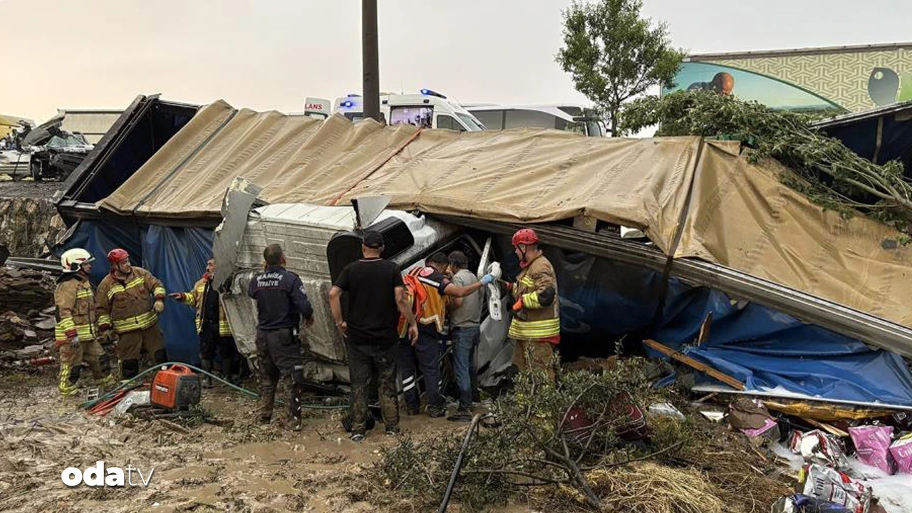 Manisa'da feci kaza: Ölü ve yaralılar var
