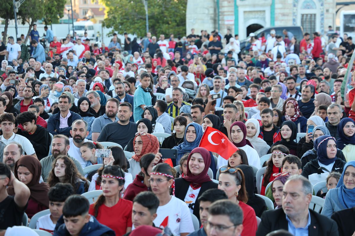 İzmir'de milli maç heyecanı