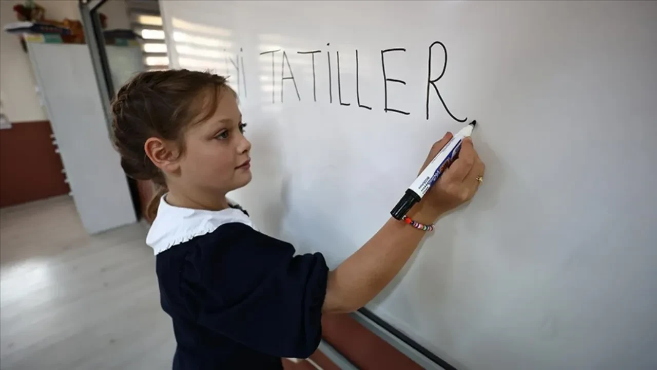 Karneler ne zaman alınacak? Saat kaçta verilecek? Karne günü yarın mı?