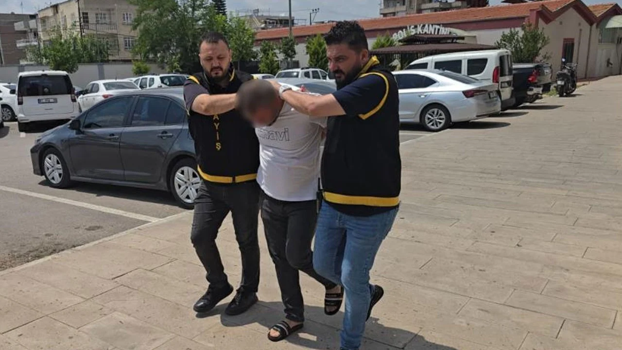 Böyle arkadaş düşman başına! 12 yaşındaki çocuğa yankesicilik yaptırdı