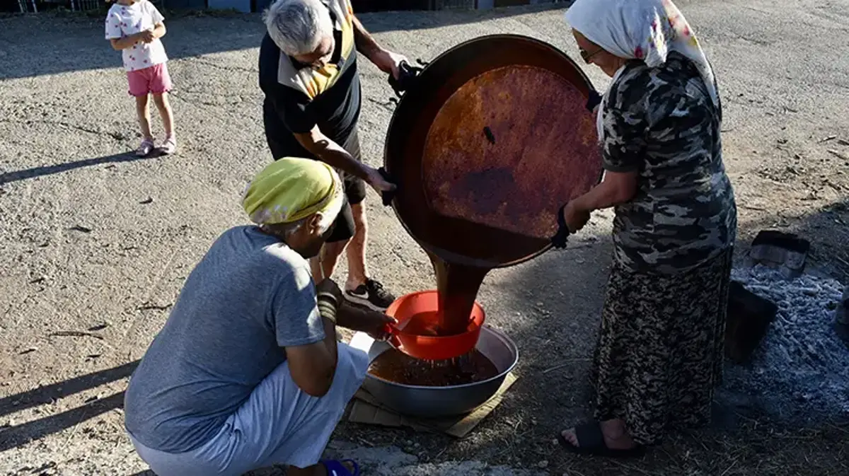 Ordu'da kadınlar kazan başına geçti! Tam 7 saatte hazırlanıyor: Şifa deposu için zorlu mesai başladı