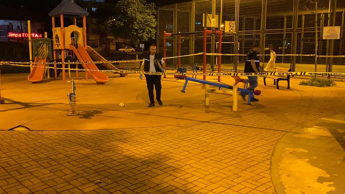 Çocuk parkındaki gençlere tüfekli saldırı: 10 yaralı