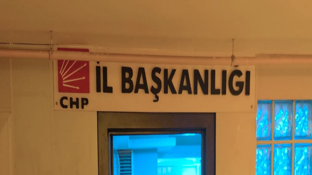 CHP Ankara İl Başkanlığında gece yarısı gerginliği