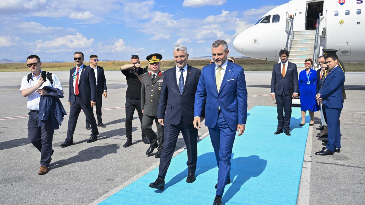 Bakan Bolat, Ankara'ya gelen bazı konuk liderleri karşıladı