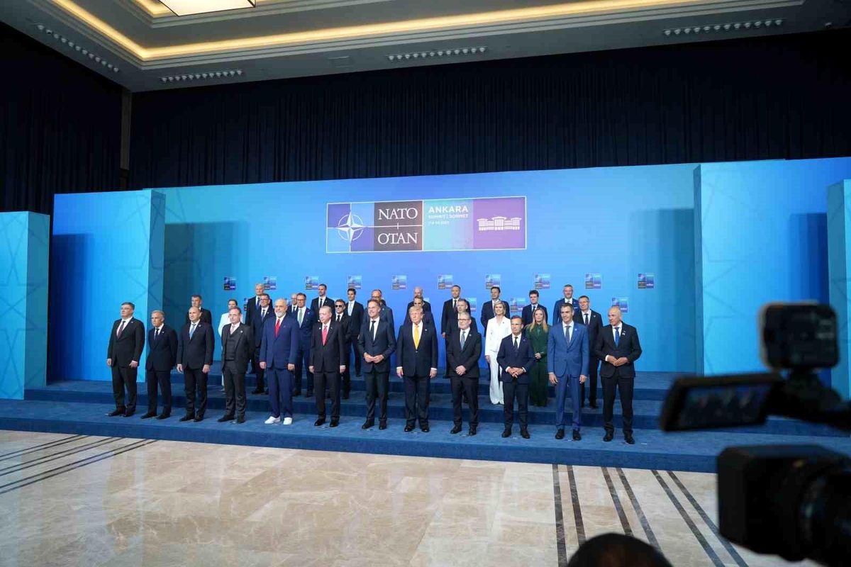 Çekya NATO'da iki liderle temsil edilen ilk ülke oldu