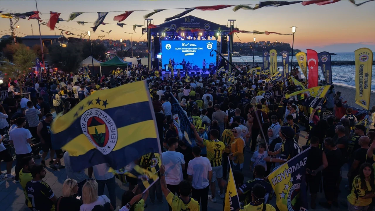 Karaburun Sahili sarı-lacivert: Arnavutköy'de iki büyük coşku bir arada yaşandı
