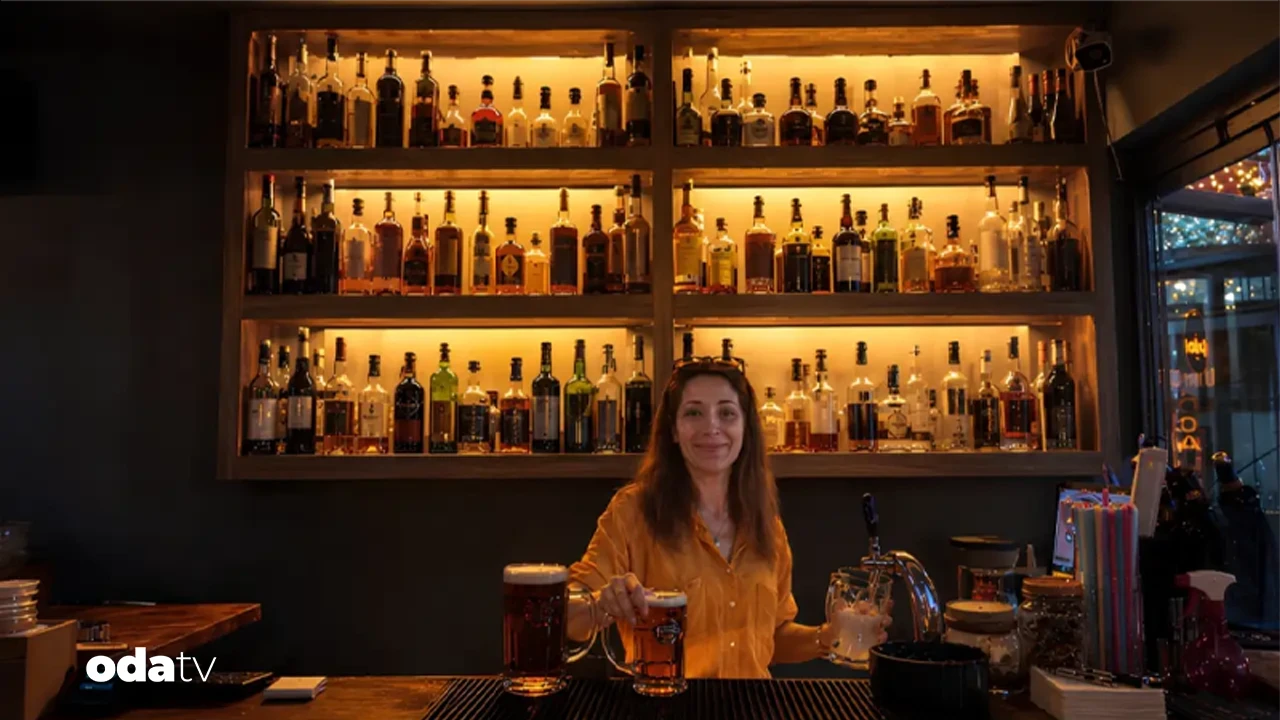 Bar çalışanı kadınlar anlattı: Işıltılı gecelerin perde arkası: 'Sürekli tetikteyiz'