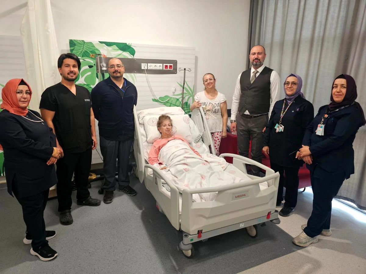 Yürüyemeyen hasta başarılı ameliyatla yeniden ayağa kalktı