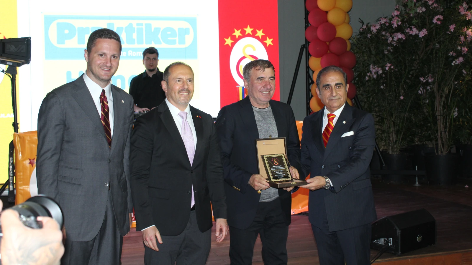 Galatasaray'ın şampiyonluk kutlamasına Gheorghe Hagi de katıldı