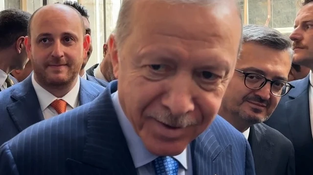 Cumhurbaşkanı Erdoğan ile bekar gazeteci arasındaki evlilik diyaloğu kameraya yansıdı: Yahu kapıyı kapatma