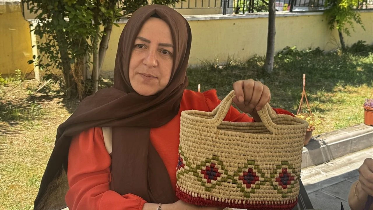 Samsun'da mısır kabukları böyle değerlendirildi: Sepet ve çantaya dönüştürüldü