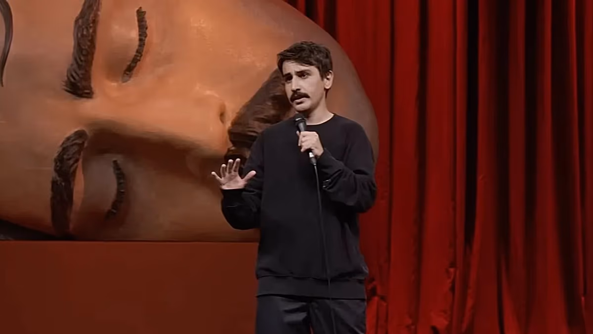 Komedyen Deniz Göktaş havaalanında gözaltına alındı
