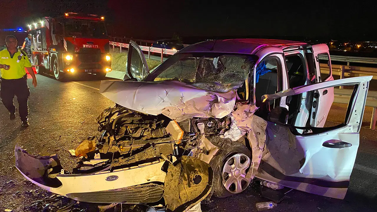 Malatya'da bakım çalışması yapılan yolda iki araç çarpıştı: 6 yaralı