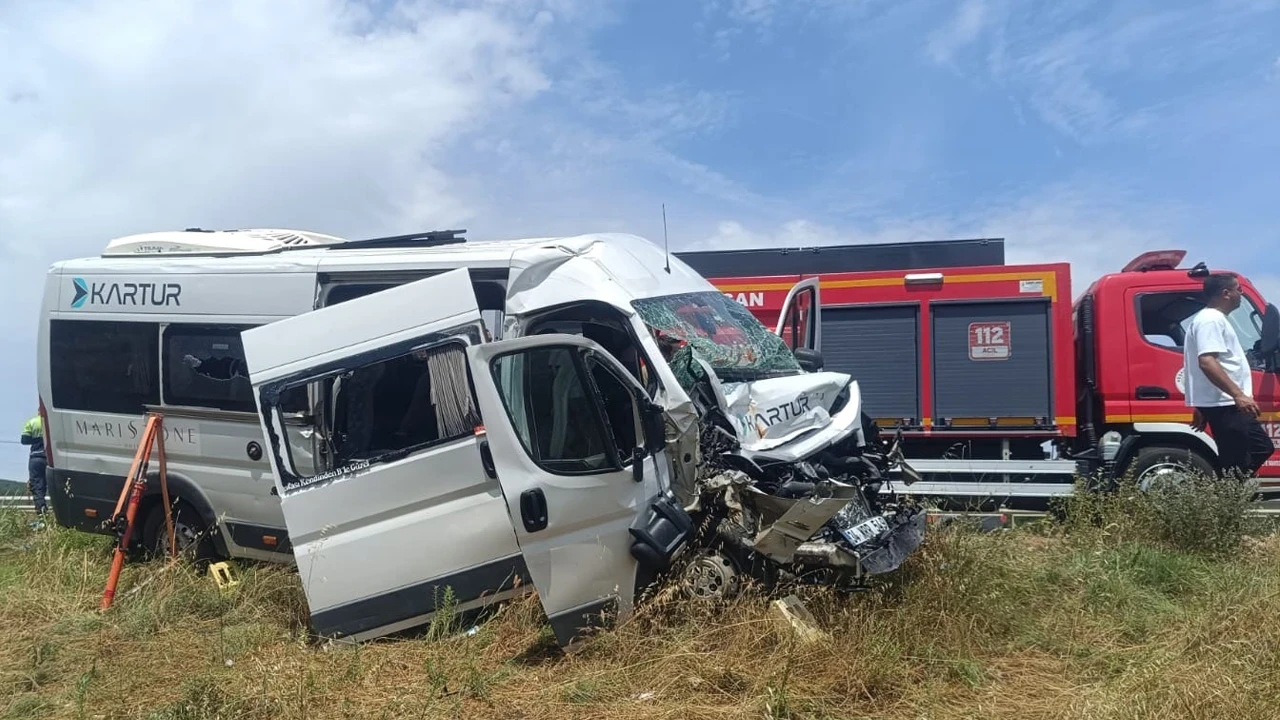 Edirne Keşan'da tanker ile servis aracı çarpıştı: 12 yaralı