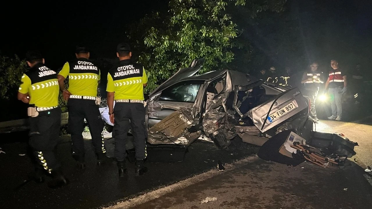 Gece yarısı TEM'de korkunç kaza: 7 yaşındaki çocuk yaşamını yitirdi