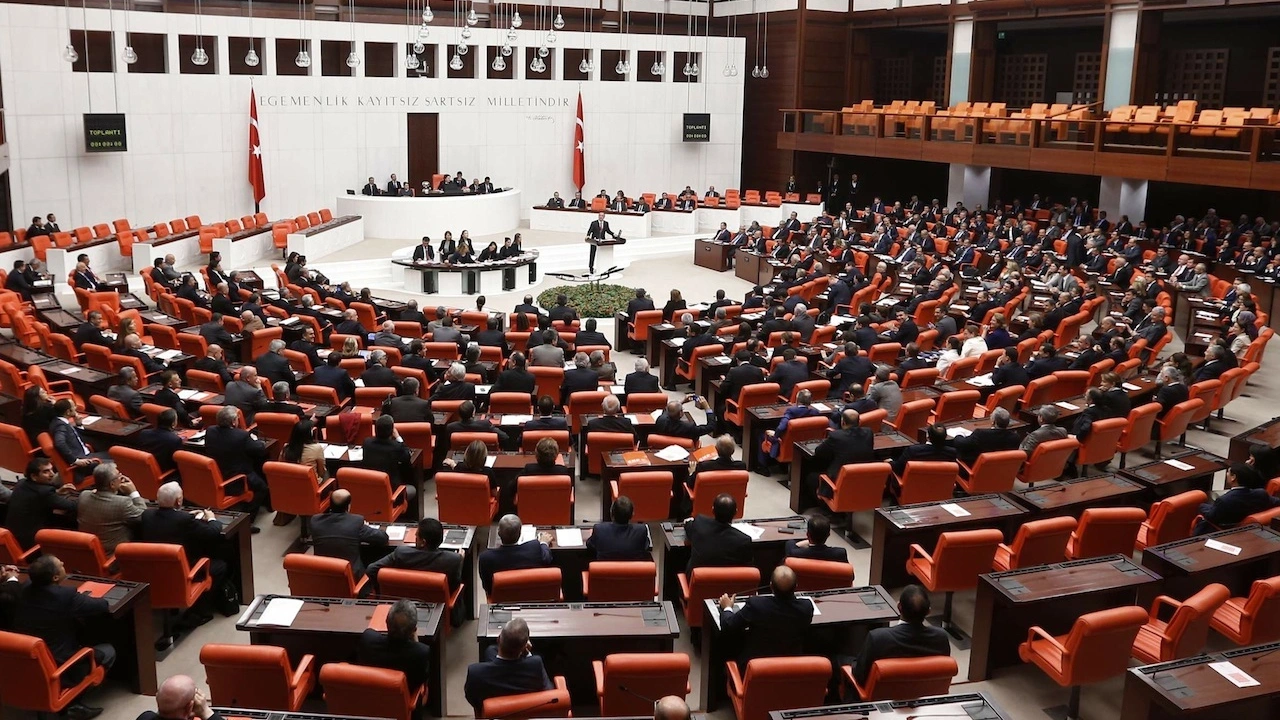 AKP'li vekiller MHP'lilerin yerine sahte imza attı! Cumhur'da 'siyasi ahlaksızlık' gerilimi