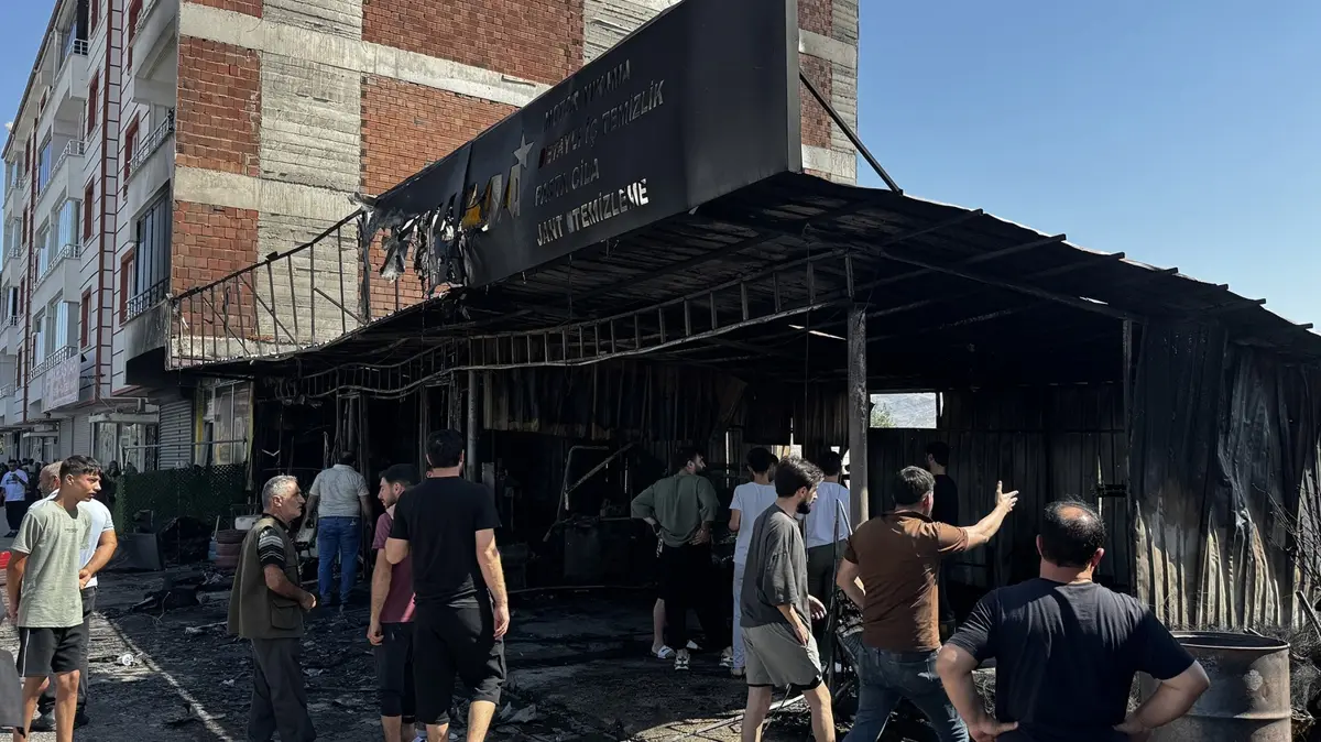 Elazığ'da iş yerinde yangın