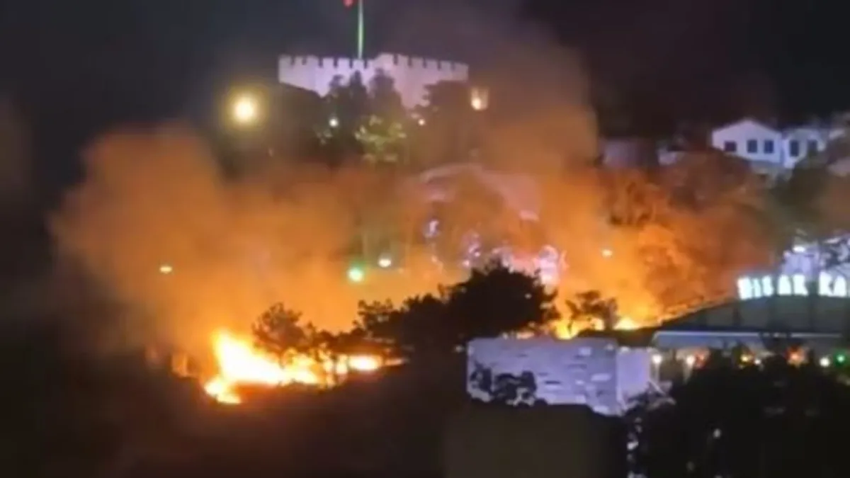 Ankara kalesi etrafında korkutan yangın! Alevler tarihi yapıya yaklaştı