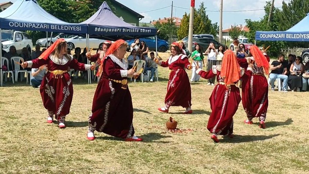 Taşlık'ta bir ilk: Kadınlar imece usulü folklor ekibi kurdu