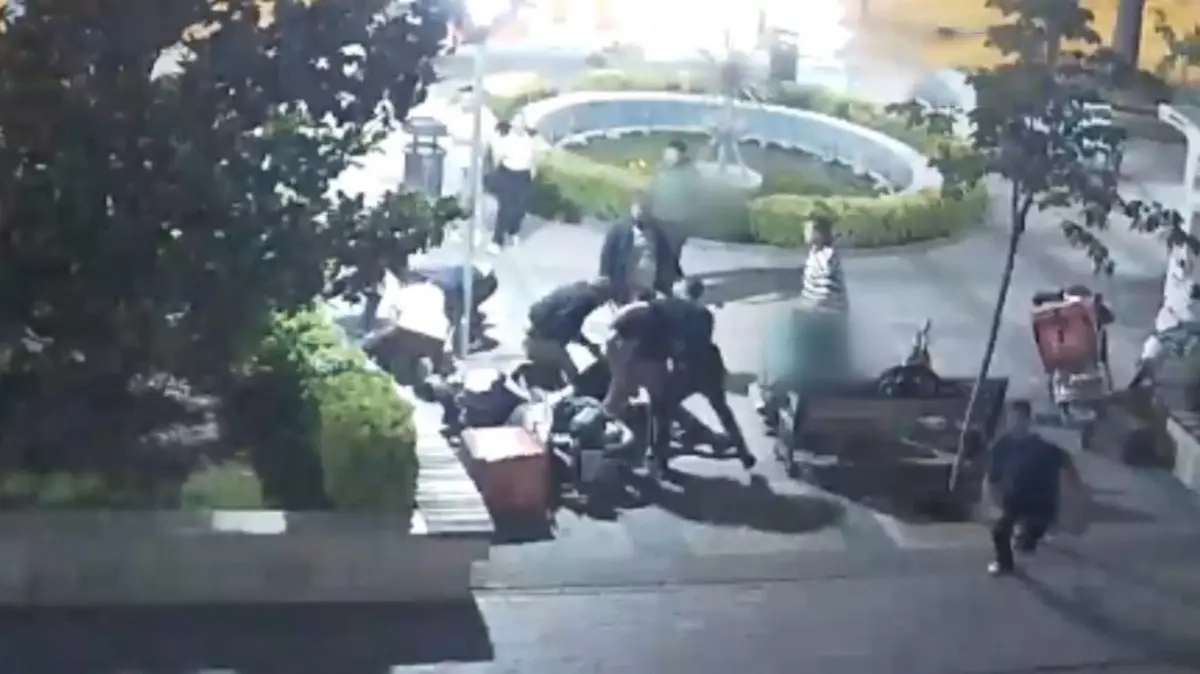 Bursa'da sokak ringe döndü: Yumruklar havada uçuştu