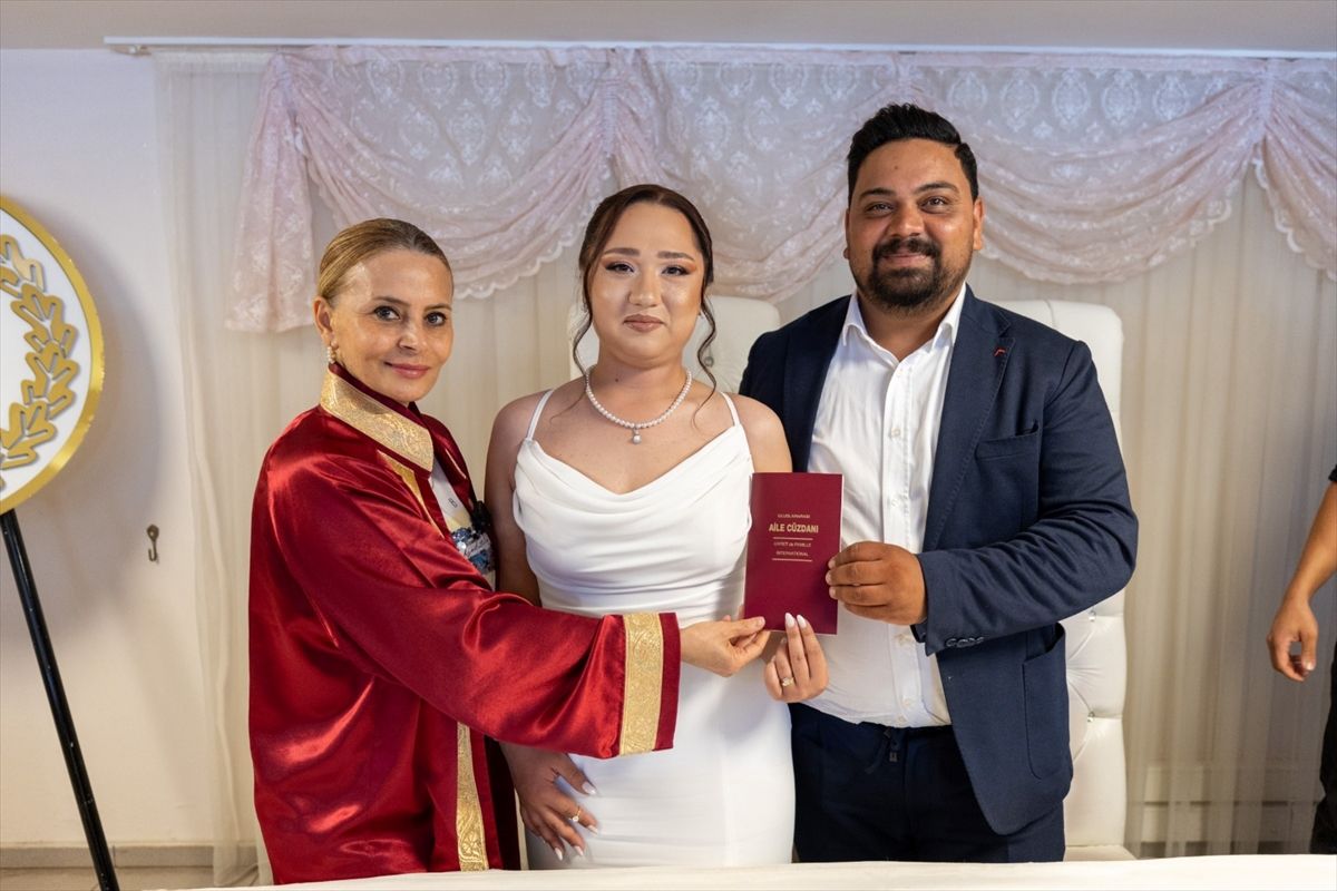 Mersin'de nikah dairesi "16.06.2026"da evlenmek isteyenleri ağırladı