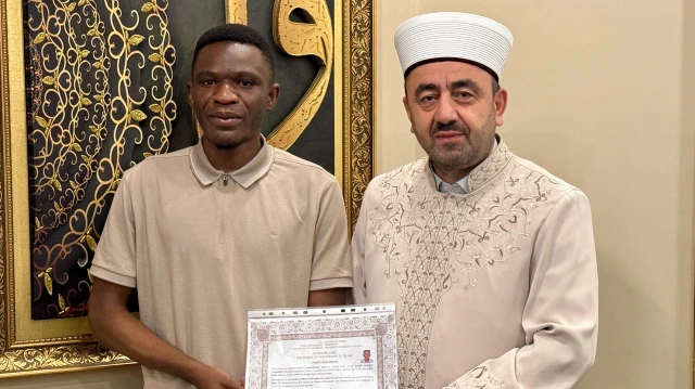 Türkiye'ye okumaya gelen Zambiyalı öğrenci Müslüman oldu