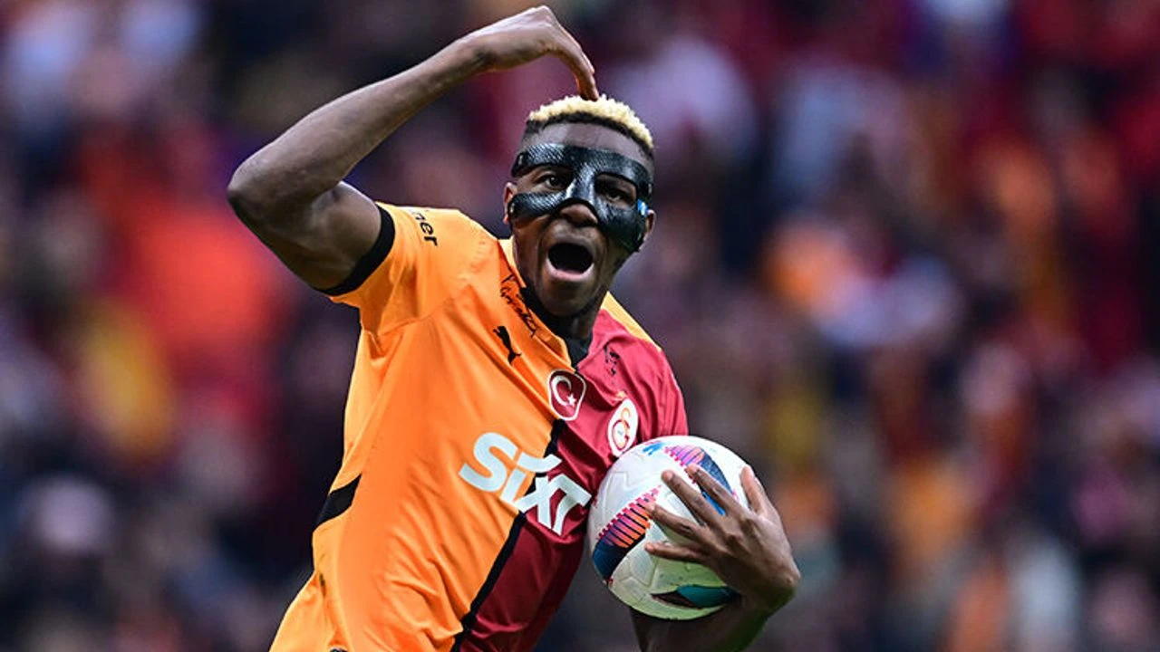 Son şampiyon Galatasaray sahaya iniyor