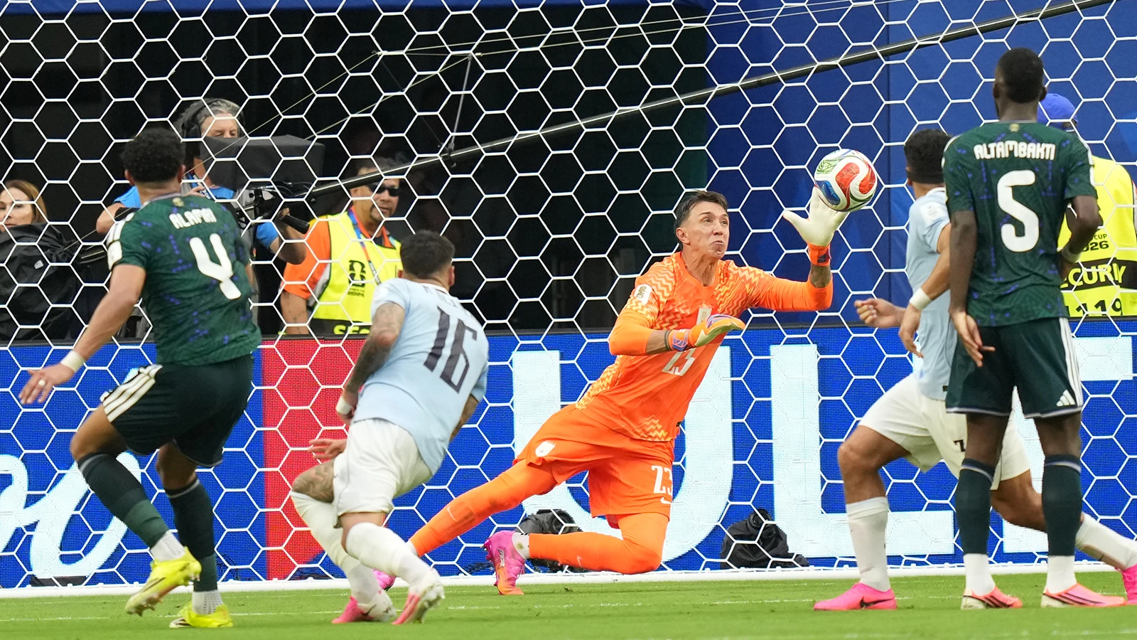 Fernando Muslera Uruguay tarihine geçti